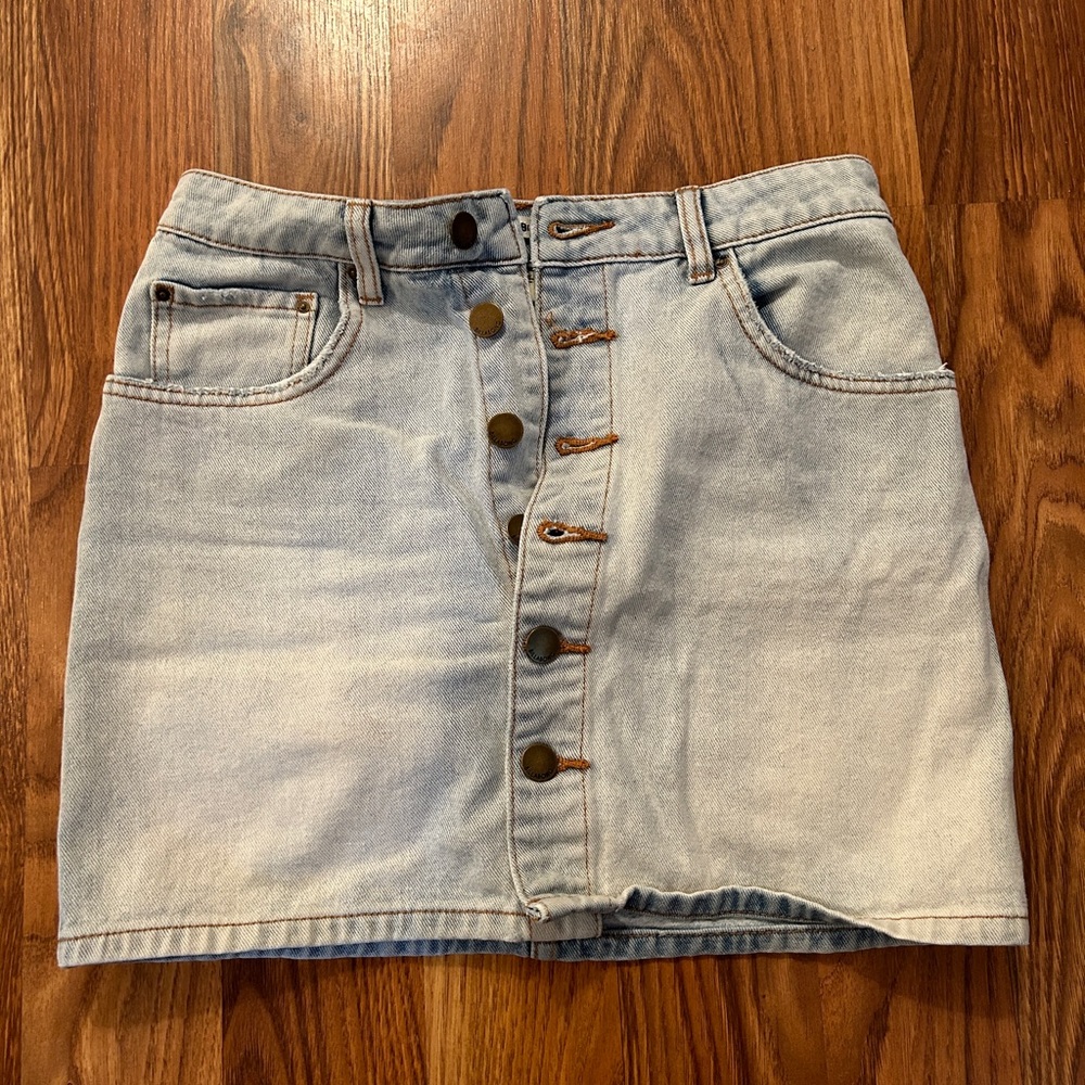 Billabong Women’s Size 27 Denim Blue Jean Skirt Light Wash Button Down